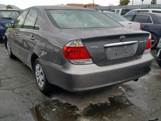 4T1BE30K85U518320 - 2005 TOYOTA CAMRY LE ნაცრისფერი ფოტო 3