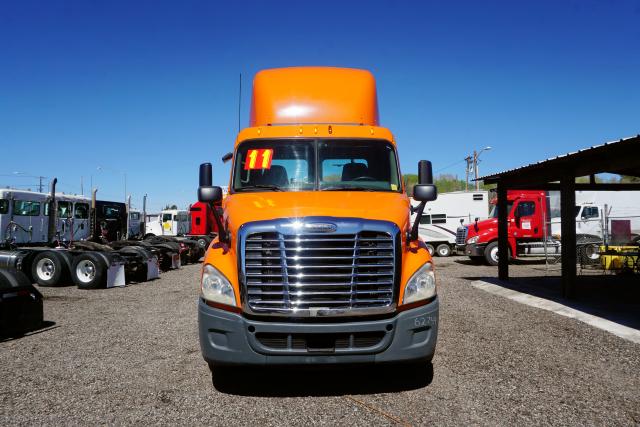 1FUJGBDV2BSAZ2300 - 2011 FREIGHTLINER CASCADIA 1 ORANGE photo 8