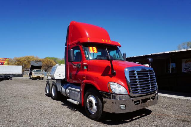 3AKJGEDV0DSFG8607 - 2013 FREIGHTLINER CASCADIA 1 RED photo 1