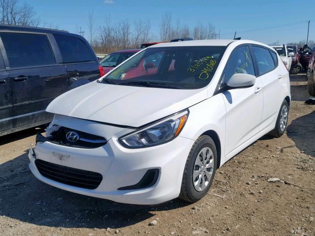 KMHCT5AE2HU324045 - 2017 HYUNDAI ACCENT SE WHITE photo 2