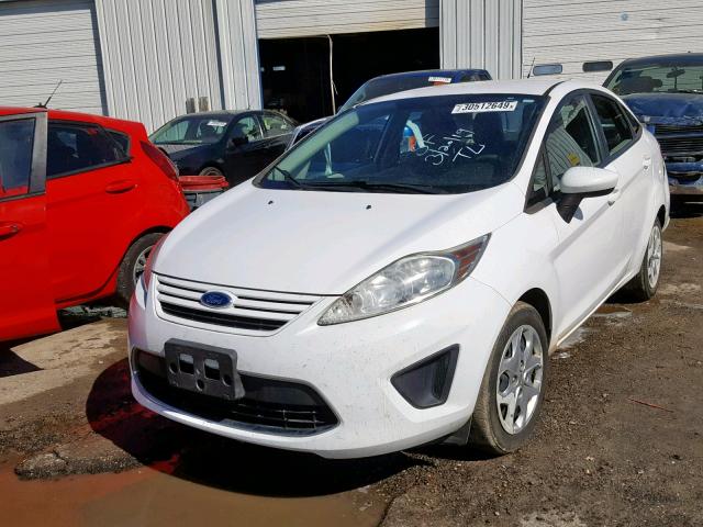 3FADP4AJ3BM227829 - 2011 FORD FIESTA S WHITE photo 2