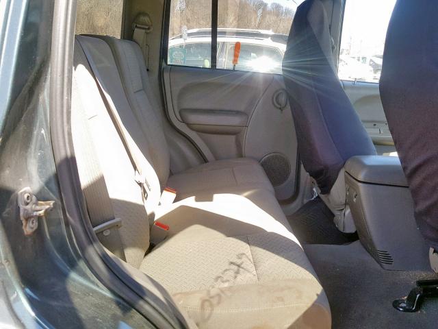 1J4GL38K15W725439 - 2005 JEEP LIBERTY RE GREEN photo 6