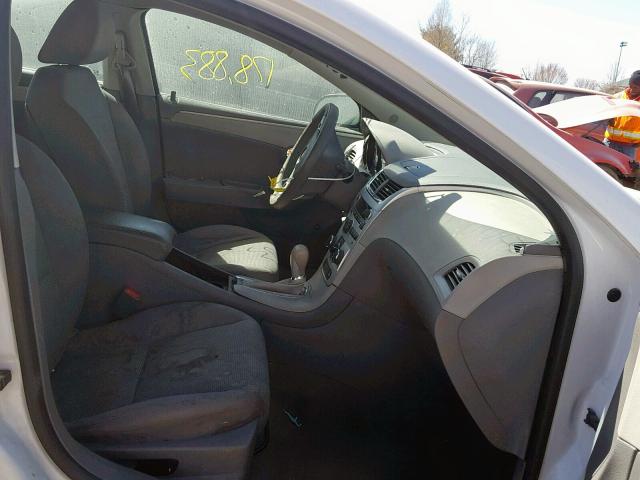 1G1ZB5EB0A4125592 - 2010 CHEVROLET MALIBU LS WHITE photo 5