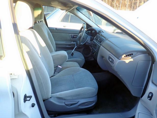 1FAFP55U81G262930 - 2001 FORD TAURUS SES WHITE photo 5