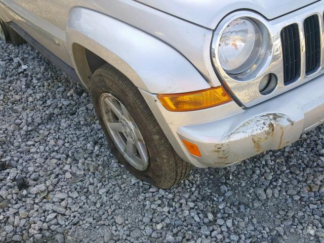 1J4GL58K86W280193 - 2006 JEEP LIBERTY LI SILVER photo 9