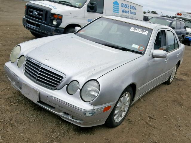 WDBJF65J51B272619 - 2001 MERCEDES-BENZ E 320 GRAY photo 2