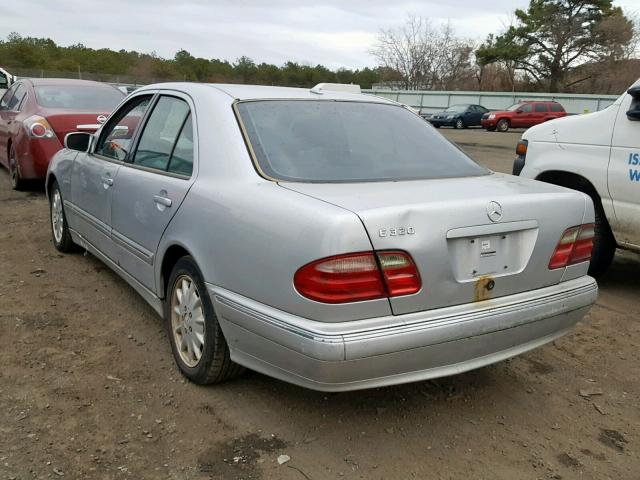 WDBJF65J51B272619 - 2001 MERCEDES-BENZ E 320 GRAY photo 3