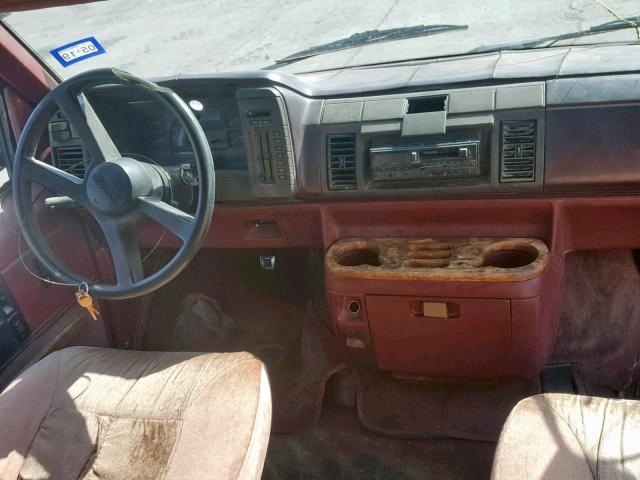 1GBDM19Z8NB198226 - 1992 CHEVROLET ASTRO MAROON photo 9