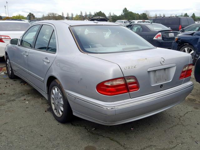 WDBJF65JXYB157945 - 2000 MERCEDES-BENZ E 320 SILVER photo 3