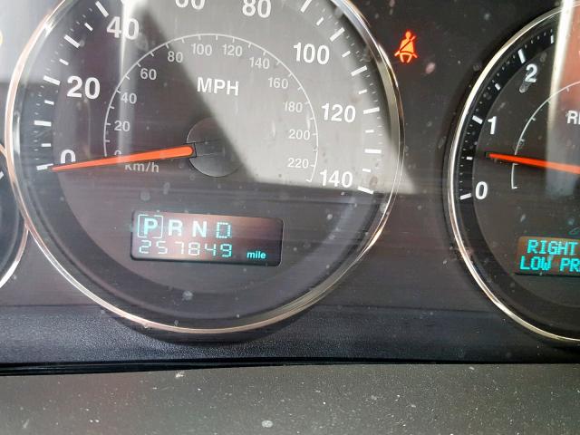 1J8HG58N66C199244 - 2006 JEEP COMMANDER RED photo 8