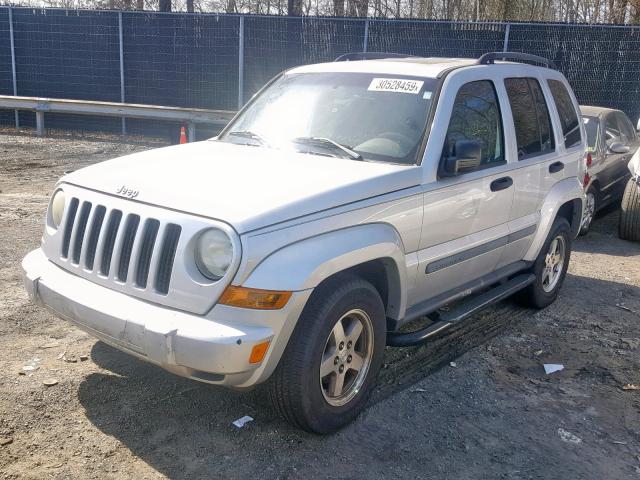 1J4GK38K05W689455 - 2005 JEEP LIBERTY RE SILVER photo 2