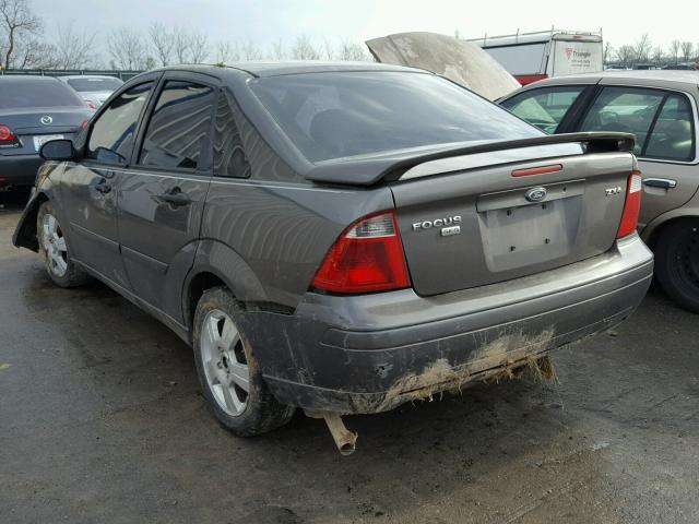 1FAFP34N96W110151 - 2006 FORD FOCUS ZX4 GRAY photo 3