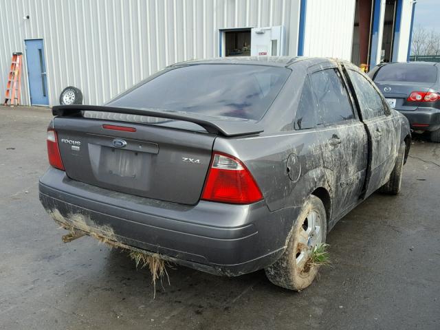 1FAFP34N96W110151 - 2006 FORD FOCUS ZX4 GRAY photo 4