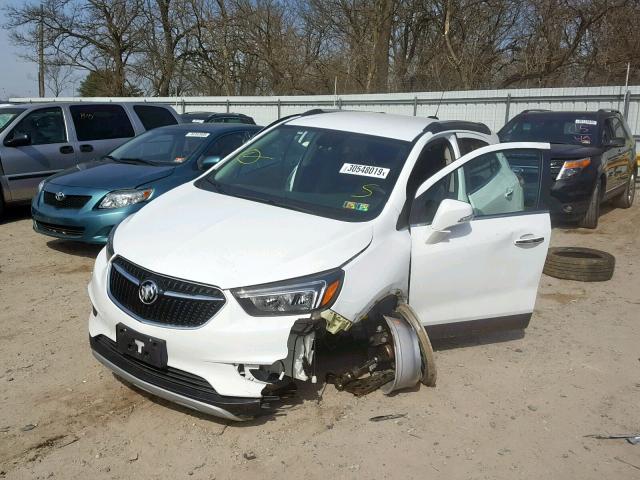 KL4CJASB7JB581933 - 2018 BUICK ENCORE PRE WHITE photo 2