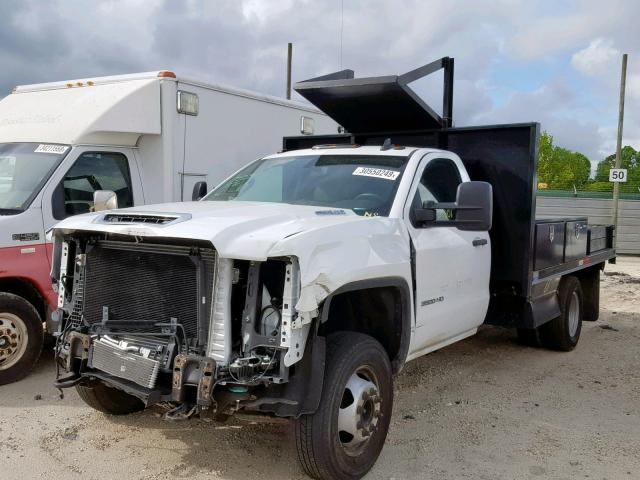 1GD31VCY5JF121268 - 2018 GMC SIERRA C35 WHITE photo 2