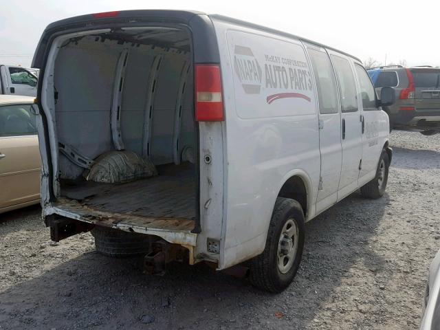 1GCFG15XX81226456 - 2008 CHEVROLET EXPRESS G1 WHITE photo 4