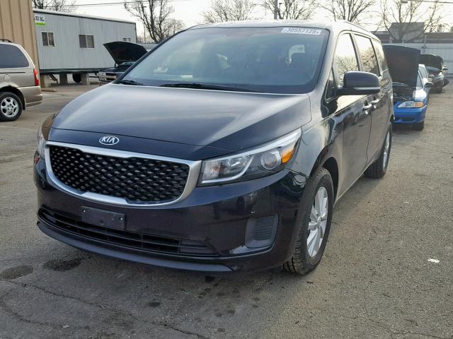 KNDMB5C13H6280406 - 2017 KIA SEDONA LX BLACK photo 2