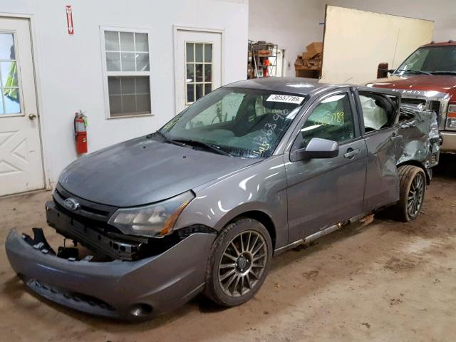 1FAHP3GN8AW136396 - 2010 FORD FOCUS SES GRAY photo 2