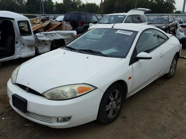 1ZWFT61L015626335 - 2001 MERCURY COUGAR V6 WHITE photo 2