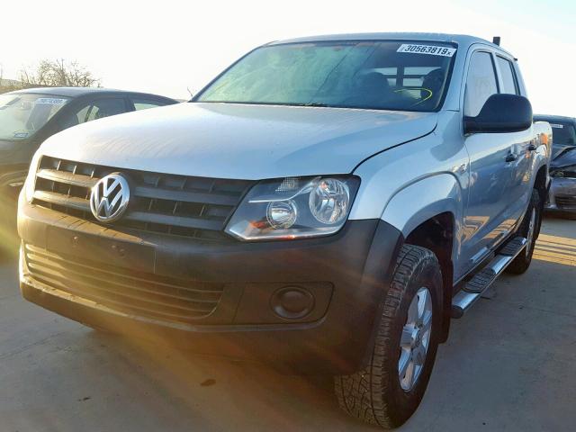 8AWDD42H2CA051846 - 2012 VOLKSWAGEN AMAROK SILVER photo 2