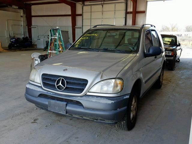 4JGAB54E3WA030643 - 1998 MERCEDES-BENZ ML 320 SILVER photo 2