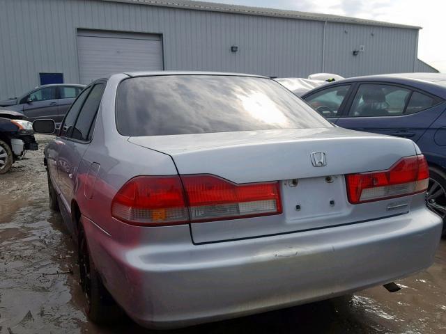 1HGCG56752A802570 - 2002 HONDA ACCORD SE SILVER photo 3