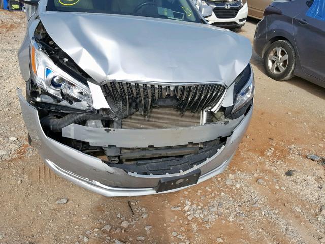 1G4GB5G33GF206874 - 2016 BUICK LACROSSE SILVER photo 9