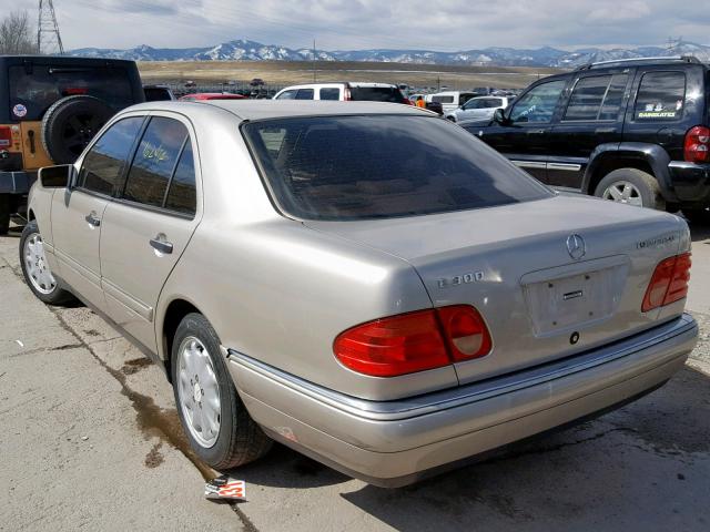 WDBJF25F3WA619589 - 1998 MERCEDES-BENZ E 300TD GOLD photo 3