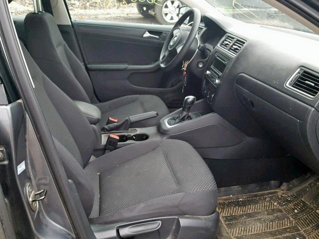 3VW2K7AJ6DM301553 - 2013 VOLKSWAGEN JETTA BASE GRAY photo 5