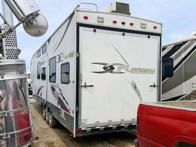 4YDF373278F810626 - 2008 KEYSTONE FUZION WHITE photo 3