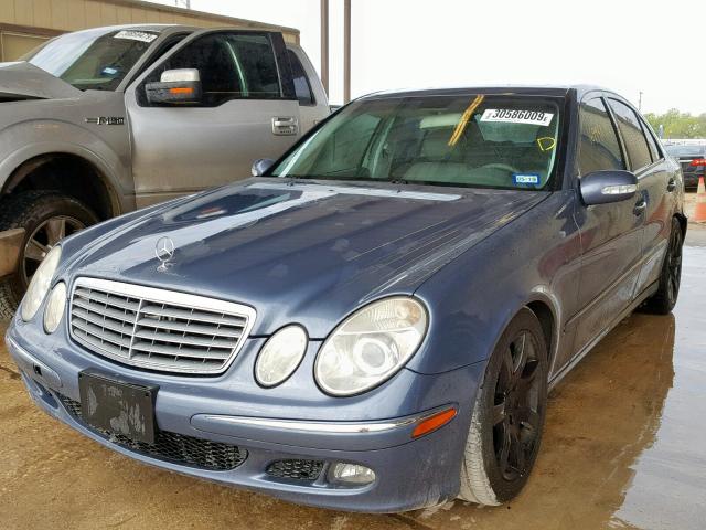 WDBUF56J56A926554 - 2006 MERCEDES-BENZ E 350 BLUE photo 2