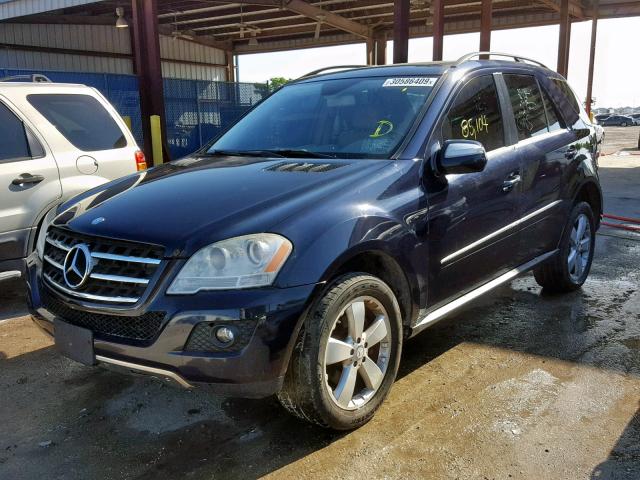 4JGBB8GB1AA589382 - 2010 MERCEDES-BENZ ML 350 4MA BLUE photo 2