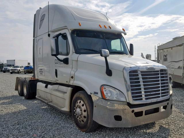 1FUJGLDV9CSBT0578 - 2012 FREIGHTLINER CASCADIA 1 WHITE photo 1