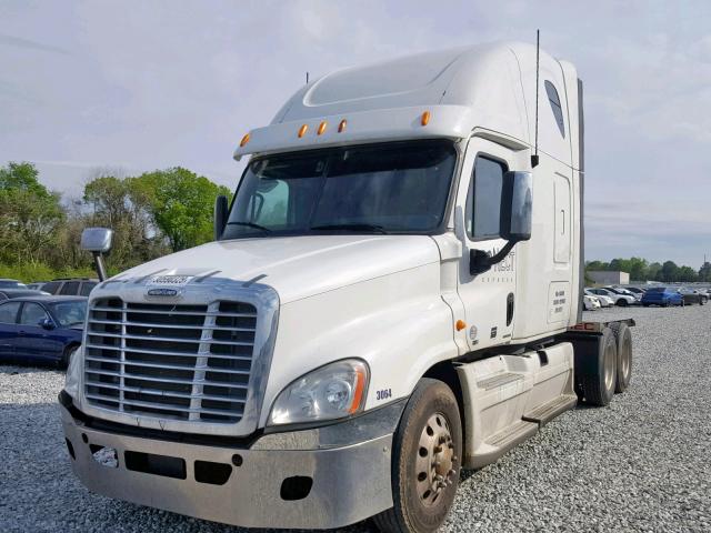 1FUJGLDV9CSBT0578 - 2012 FREIGHTLINER CASCADIA 1 WHITE photo 2