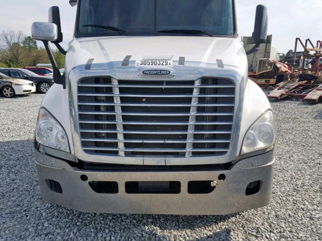 1FUJGLDV9CSBT0578 - 2012 FREIGHTLINER CASCADIA 1 WHITE photo 9