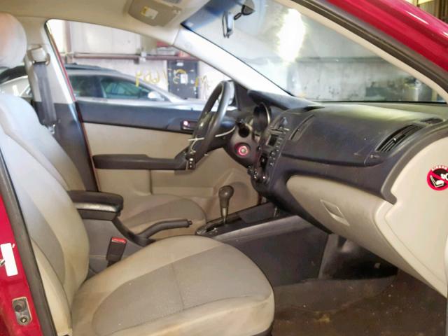 KNAFU4A23A5068381 - 2010 KIA FORTE EX RED photo 5