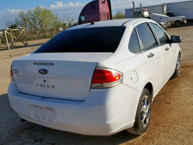 1FAHP34N18W119308 - 2008 FORD FOCUS S/SE WHITE photo 4