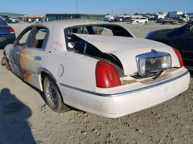 1LNHM83W01Y691101 - 2001 LINCOLN TOWN CAR C WHITE photo 3