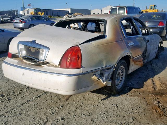 1LNHM83W01Y691101 - 2001 LINCOLN TOWN CAR C WHITE photo 4