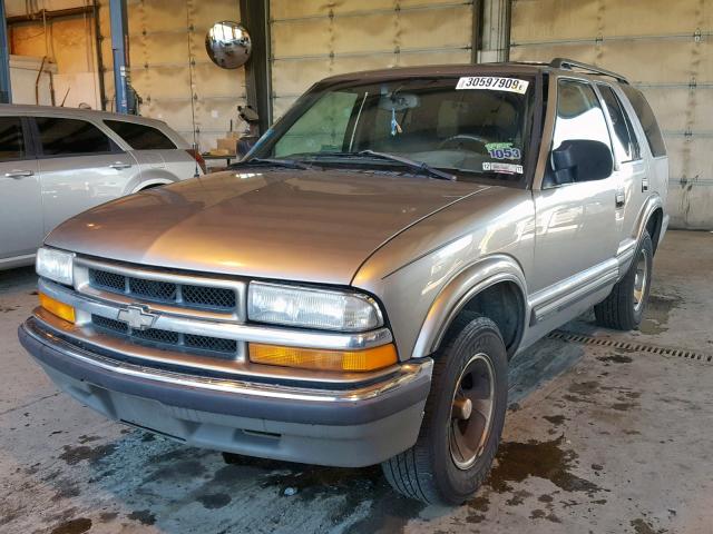 1GNCS13W612113526 - 2001 CHEVROLET BLAZER GOLD photo 2