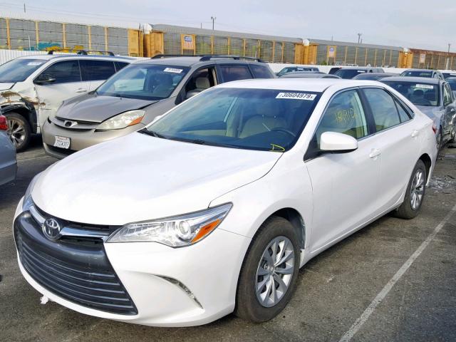 4T4BF1FK5FR481095 - 2015 TOYOTA CAMRY LE თეთრი ფოტო 2