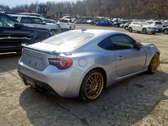 JF1ZNAE15J9701068 - 2018 TOYOTA 86 GT SILVER photo 4