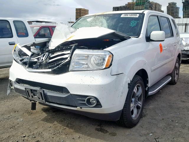 5FNYF3H32FB005146 - 2015 HONDA PILOT SE WHITE photo 2