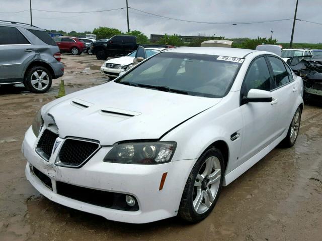 6G2ER57779L217947 - 2009 PONTIAC G8 WHITE photo 2