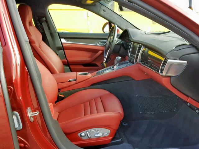 WP0AF2A75GL080799 - 2016 PORSCHE PANAMERA G RED photo 5