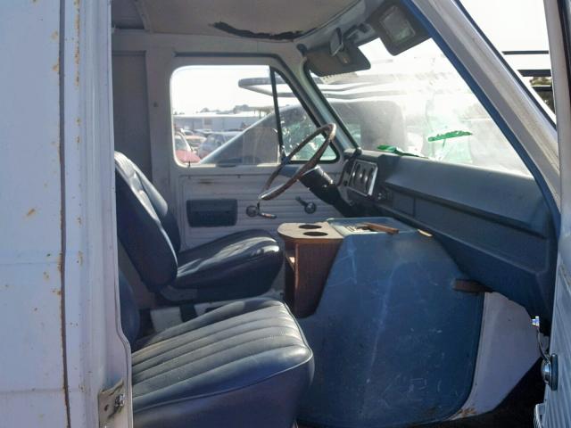 CGQ153U165288 - 1973 CHEVROLET VAN WHITE photo 5