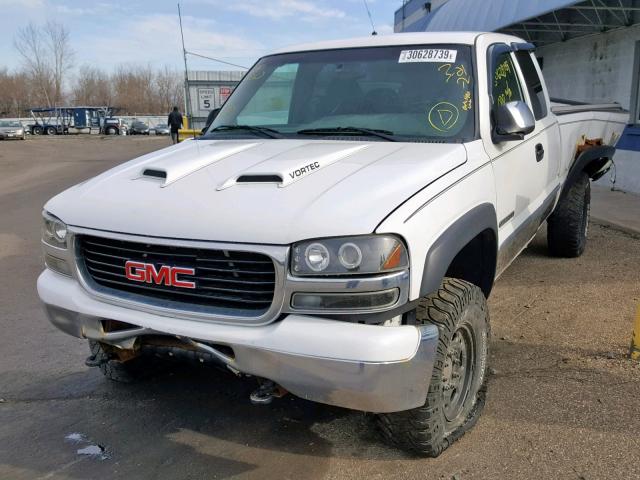 1GTGK29U31Z160056 - 2001 GMC NEW SIERRA WHITE photo 2