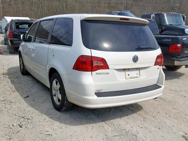 2V4RW3D12AR407776 - 2010 VOLKSWAGEN ROUTAN SE WHITE photo 3