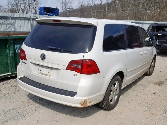 2V4RW3D12AR407776 - 2010 VOLKSWAGEN ROUTAN SE WHITE photo 4