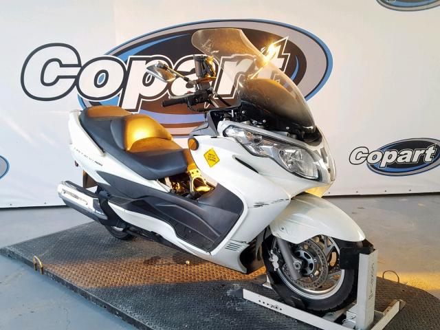 JS1CK44B2B2100841 - 2011 SUZUKI AN400 A WHITE photo 1